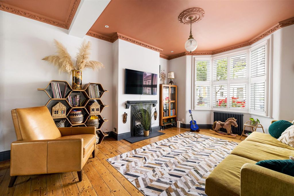 Property photo 3 of 61 Priory Avenue  E17