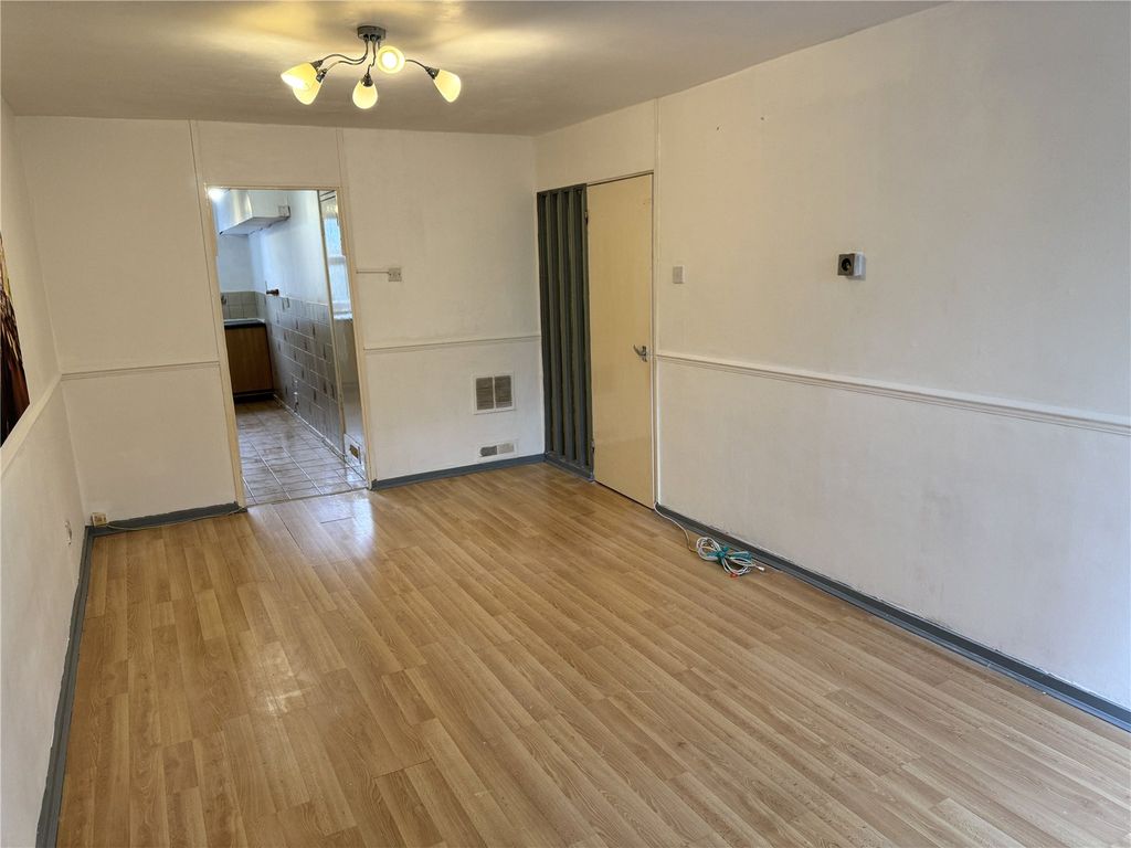 Property photo 3 of 8 Picture No. 06