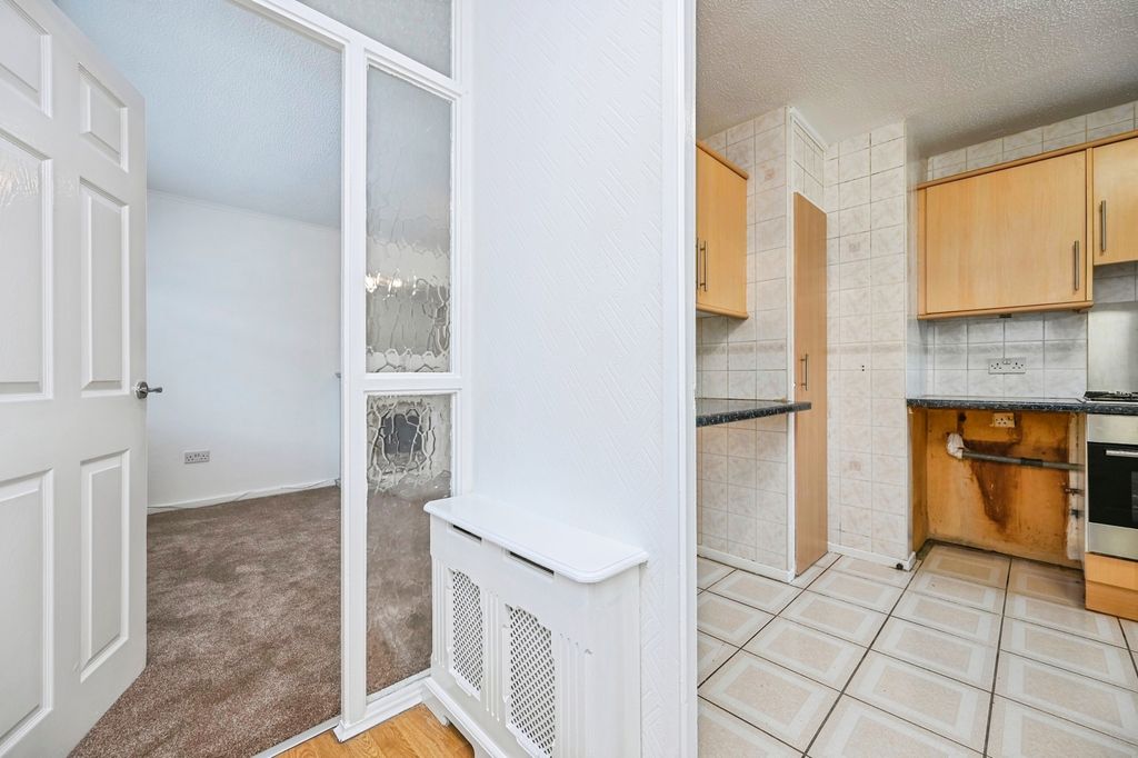 Property photo 2 of 15 Pbox-Img.Jpg