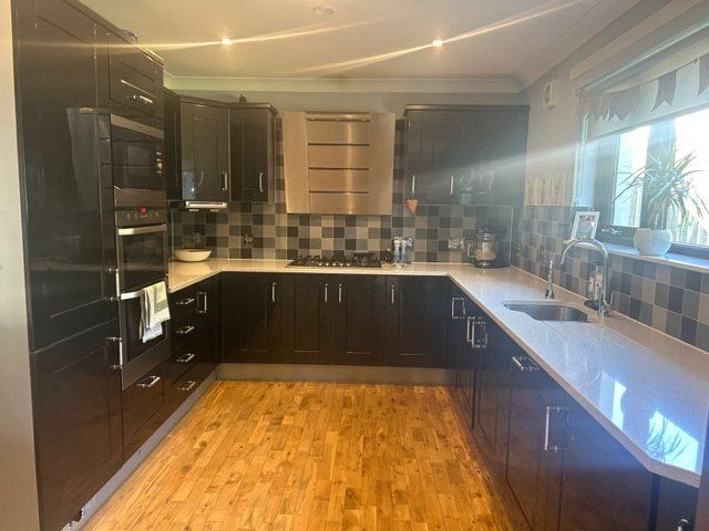 Property photo 3 of 23 Breakfasting Kitchen