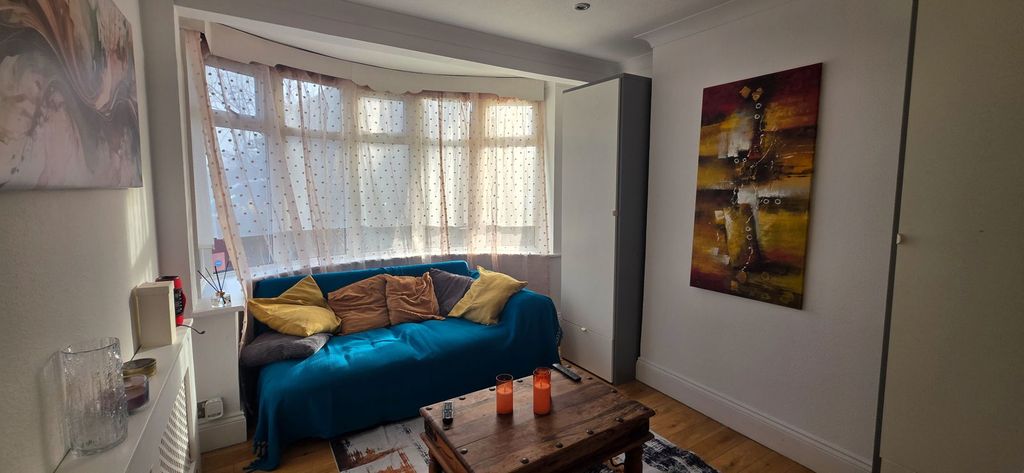 Property photo 2 of 27