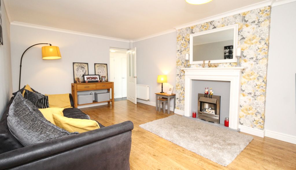 Property photo 2 of 25