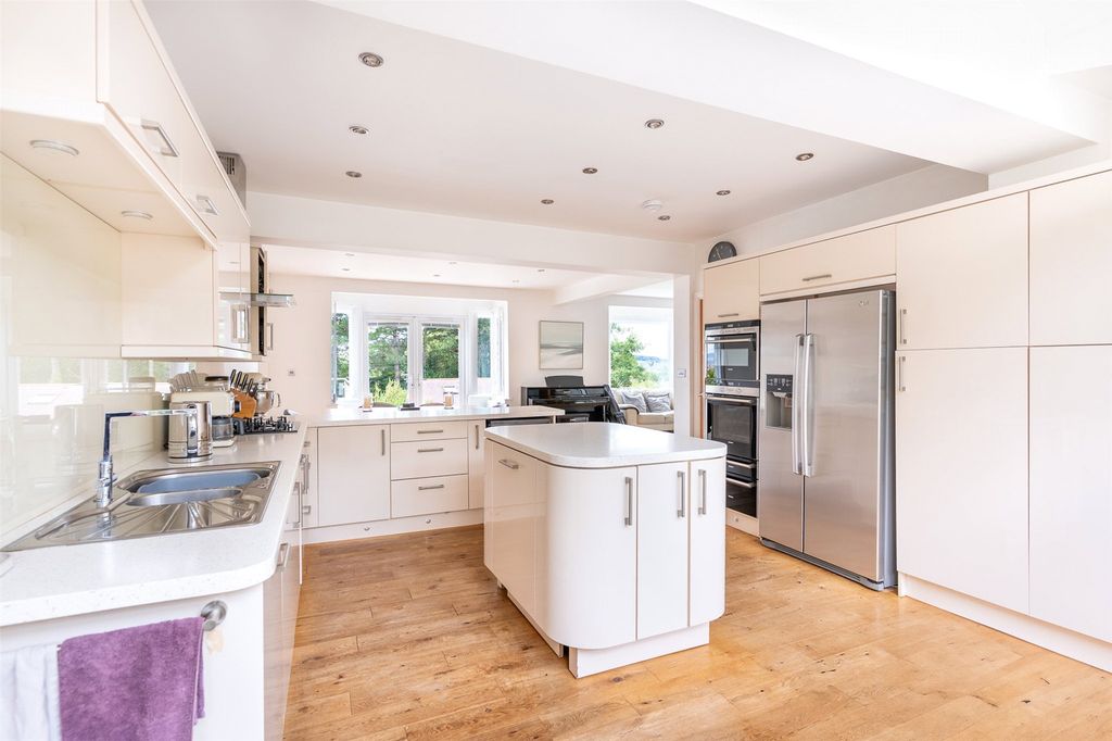 Property photo 3 of 20 Kitchen