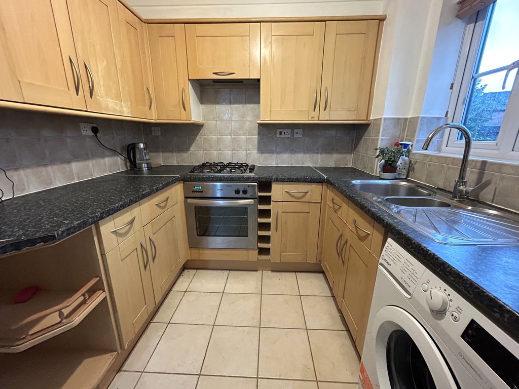 Property photo 2 of 19 Image00019