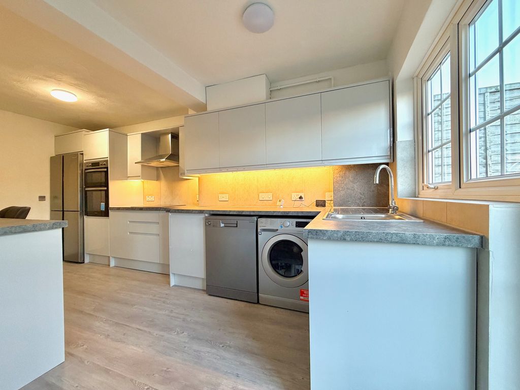 Property photo 3 of 13 Kitchen