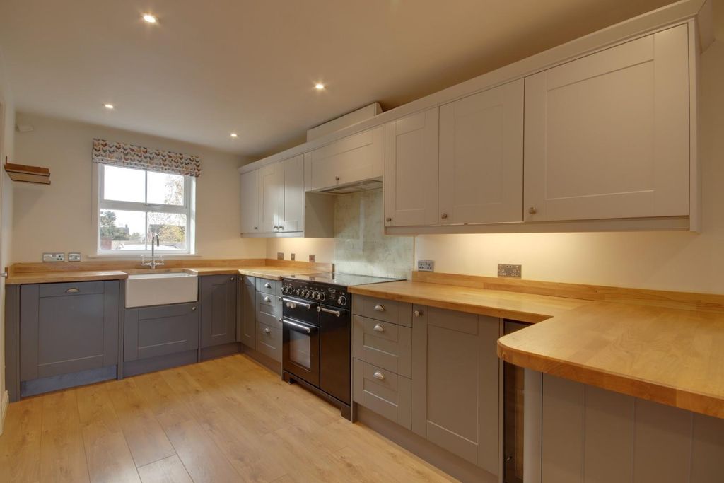 Property photo 2 of 17 Open Plan Kitchen