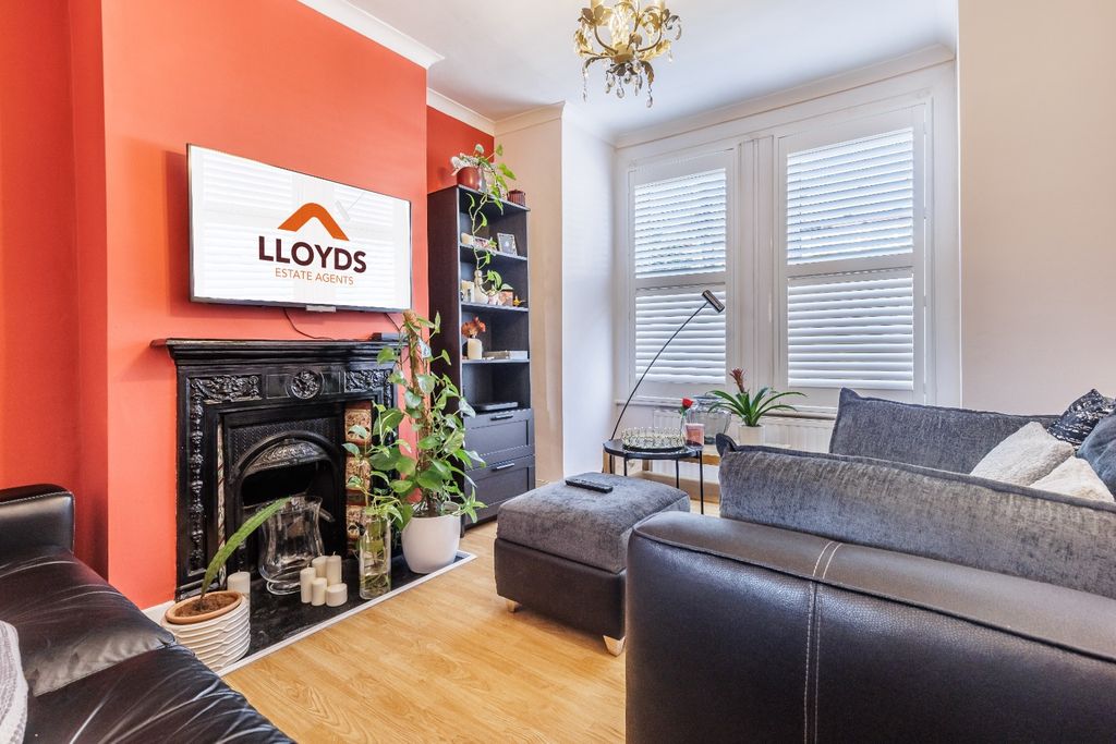 Property photo 2 of 18 5339893