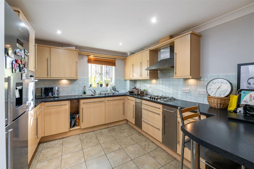 Property photo 3 of 11 5 The Quadrangle Internals-6.Jpg