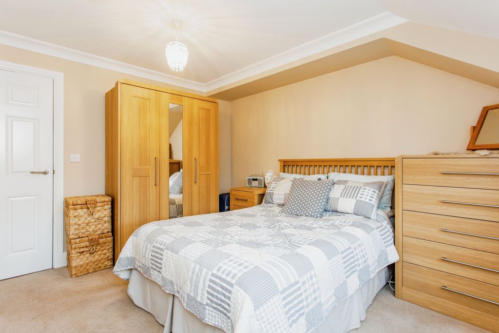 Property photo 3 of 16 Double Bedroom