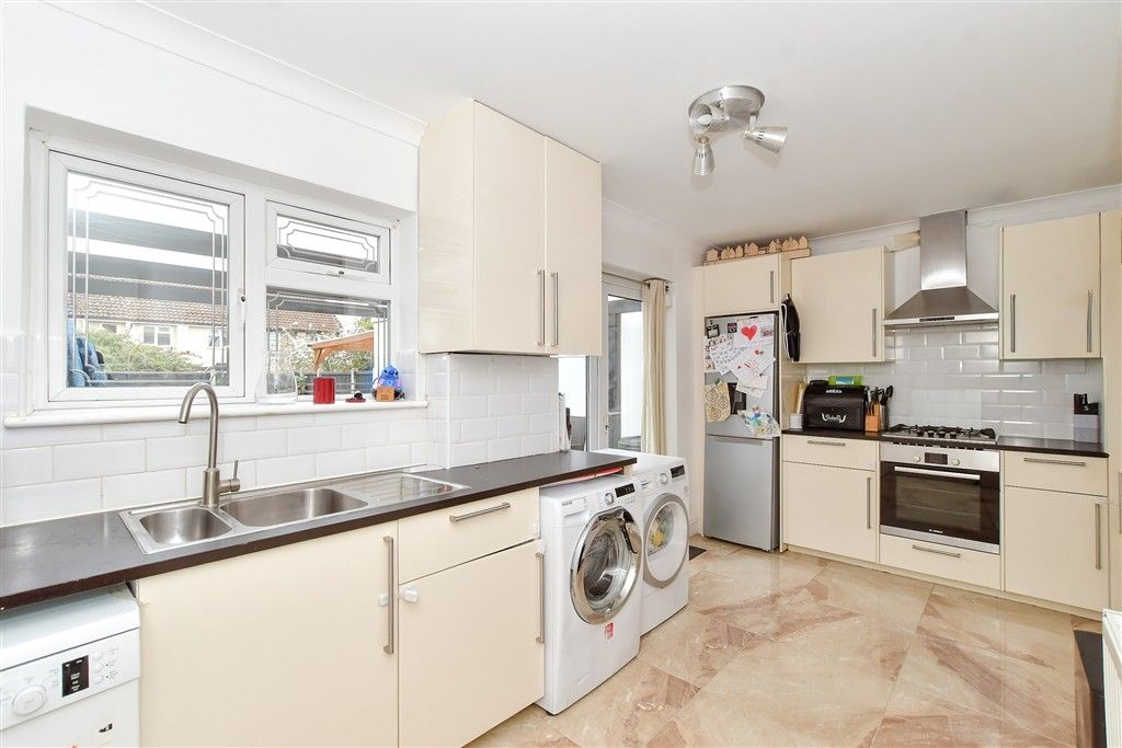 Property photo 3 of 14 Kitchen