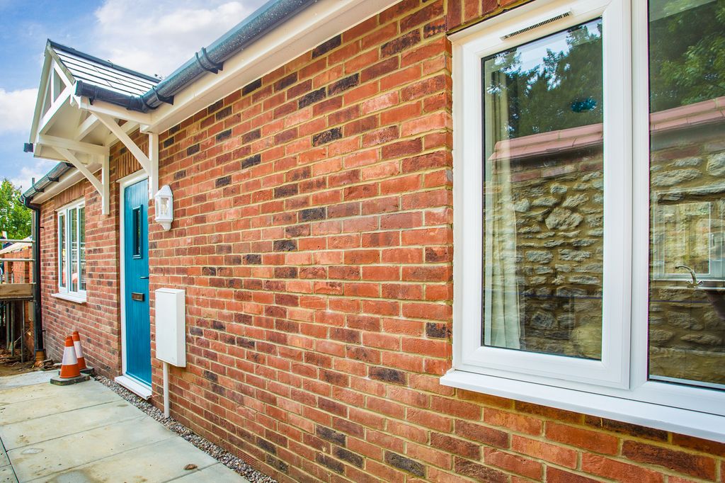 Property photo 1 of 8 Photo 5