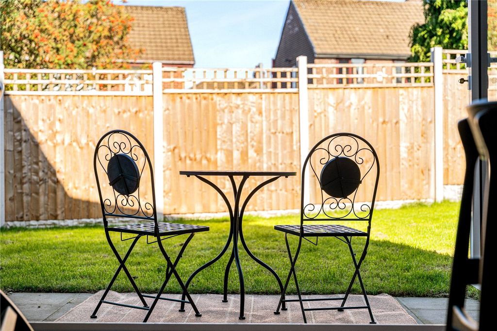 Property photo 2 of 17 Garden