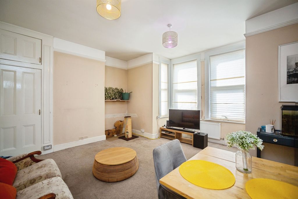 Property photo 2 of 12