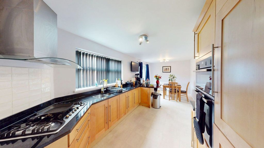 Property photo 3 of 27 Kitchen