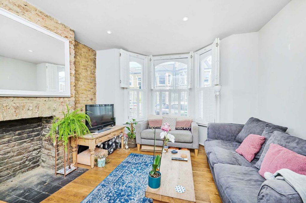 Property photo 2 of 8