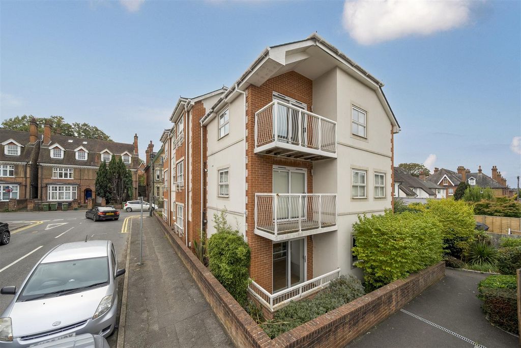 Property photo 1 of 8