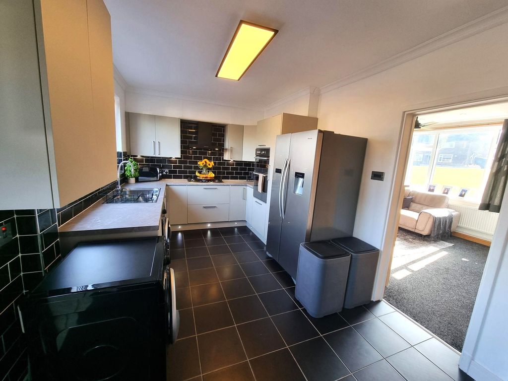 Property photo 2 of 21 Kitchen