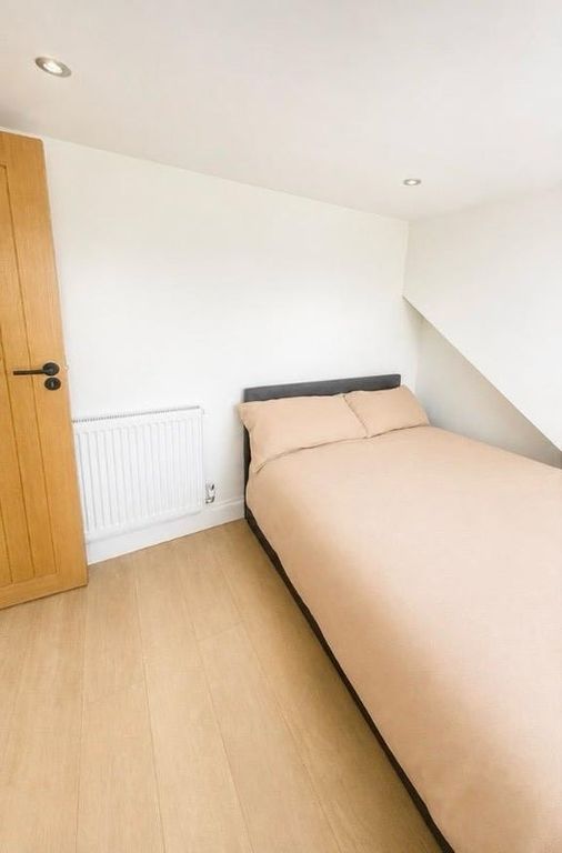 Property photo 1 of 6 Bedroom