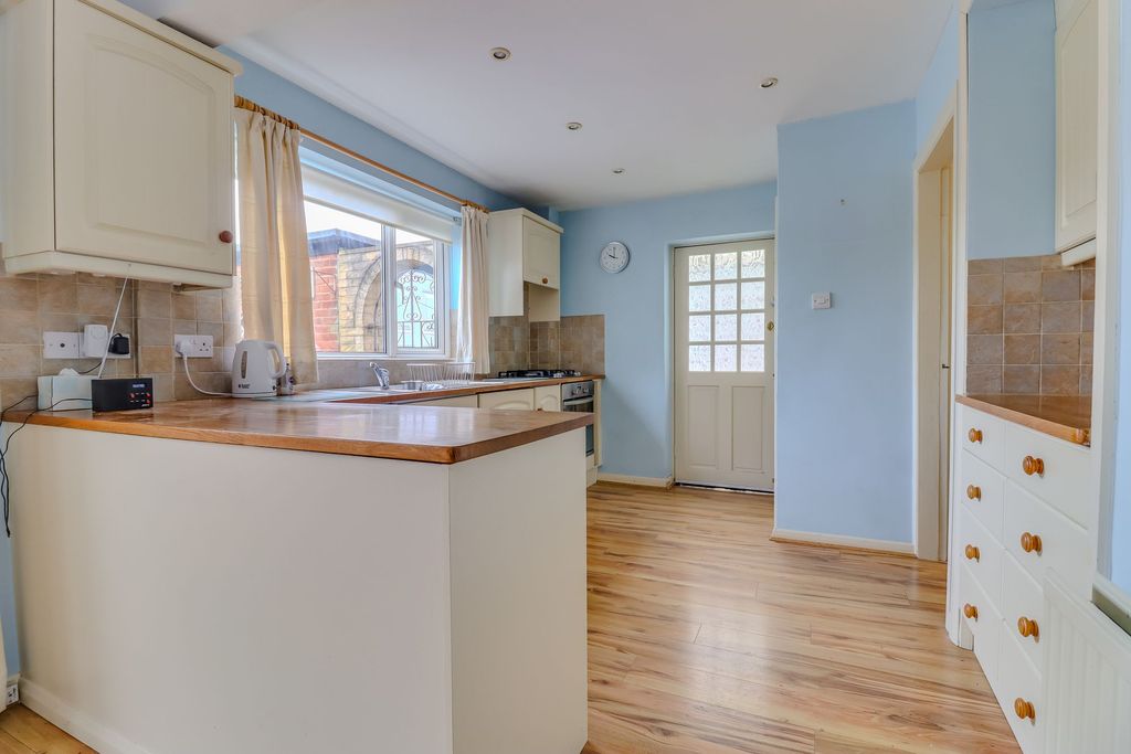 Property photo 2 of 20