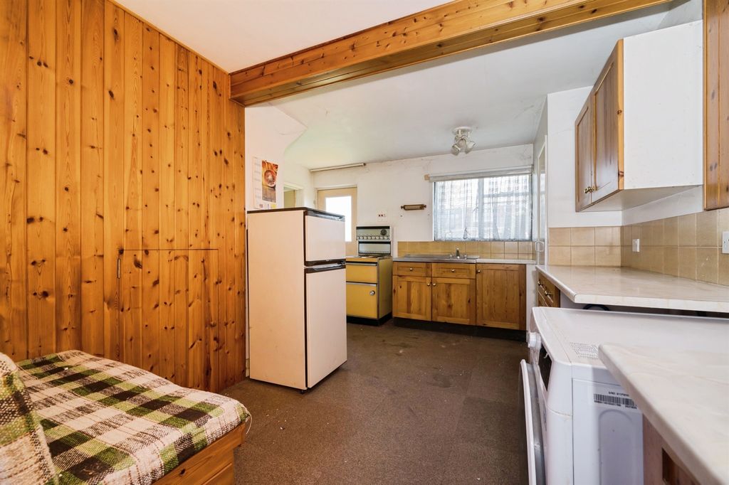 Property photo 3 of 11