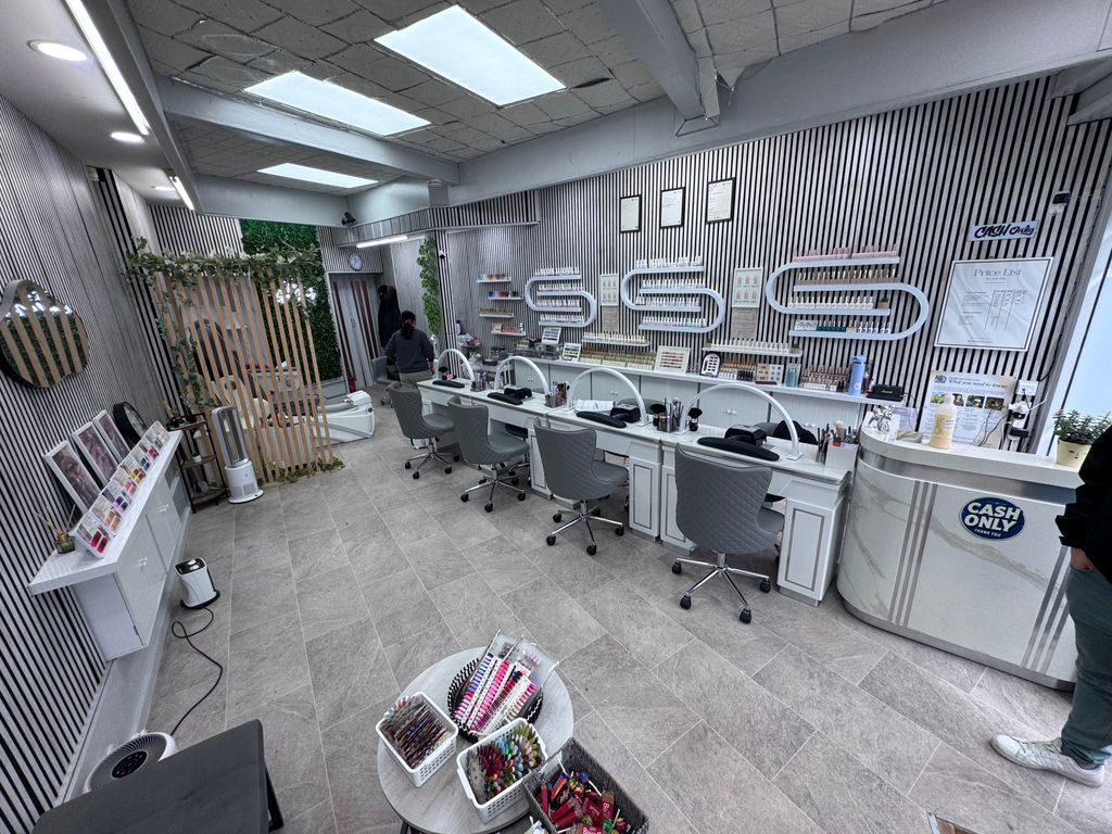 Property photo 2 of 11