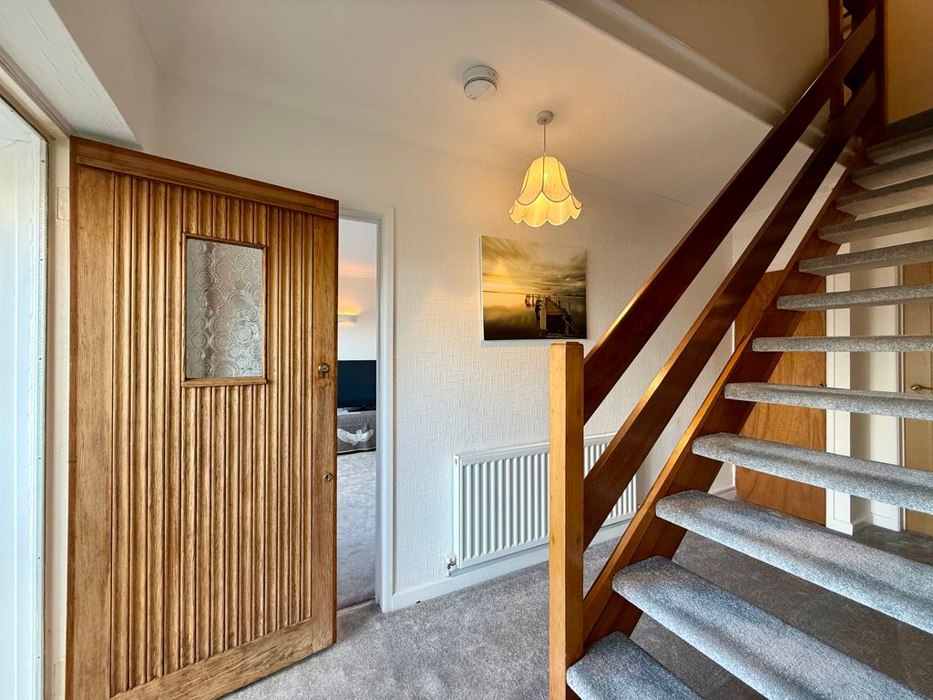 Property photo 3 of 16 Entrance Hall