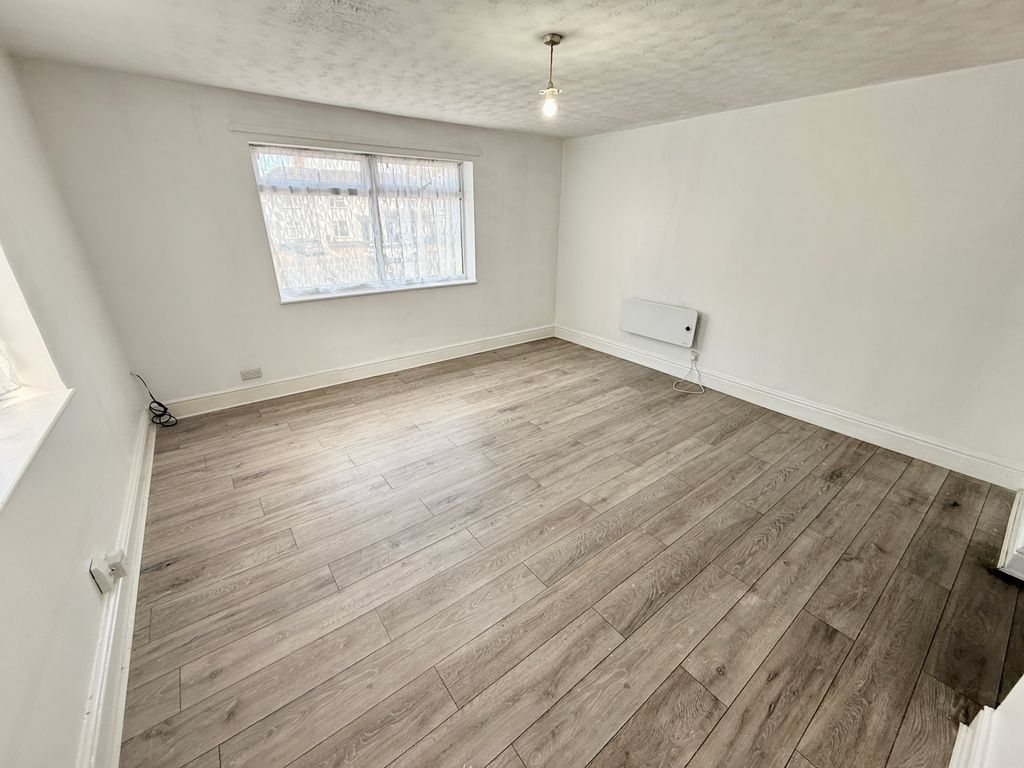 Property photo 2 of 9 Image
