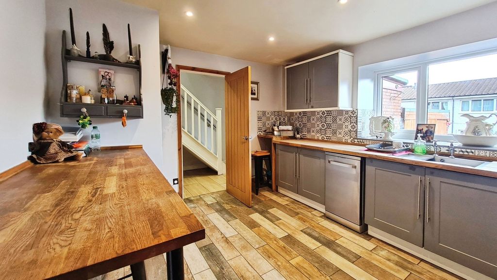 Property photo 2 of 23 Kitchen/Diner