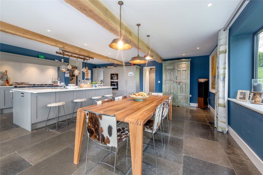 Property photo 2 of 37 Picture No. 05