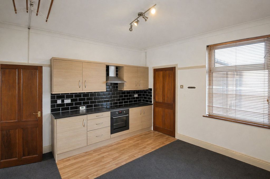 Property photo 3 of 10 Picture No. 13