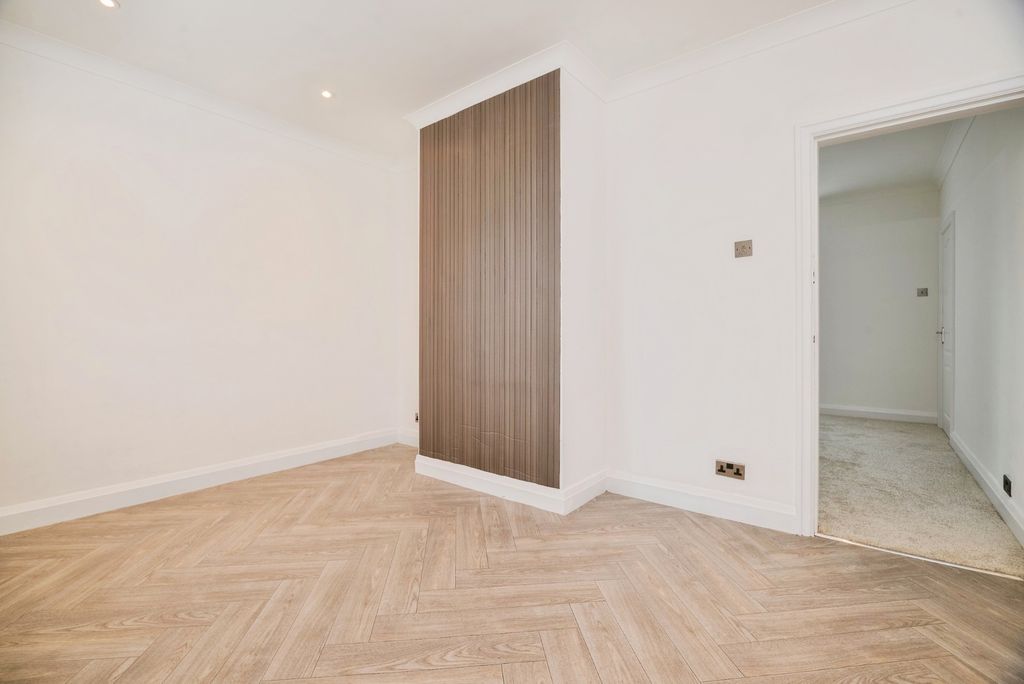 Property photo 3 of 16 Pbox-Img.Jpg