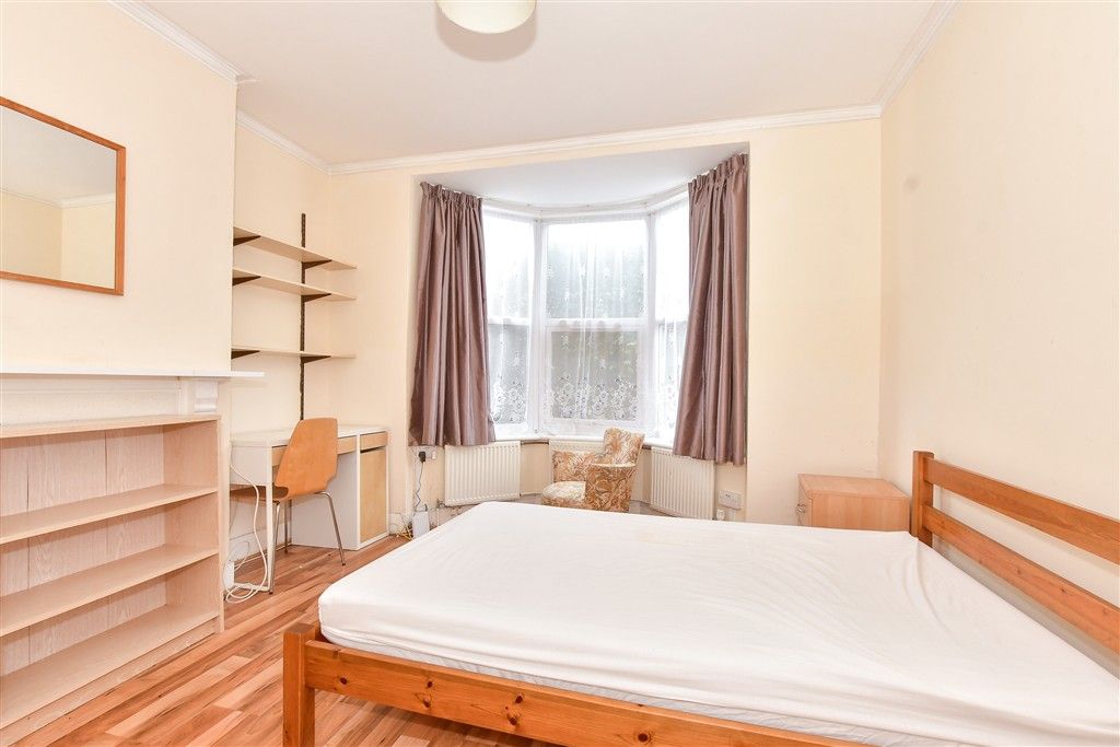 Property photo 1 of 8 Lounge