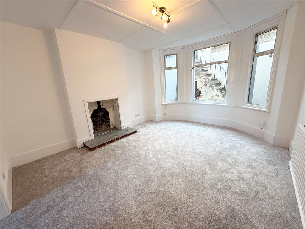 Property photo 2 of 11 Living Room (2).Jpg
