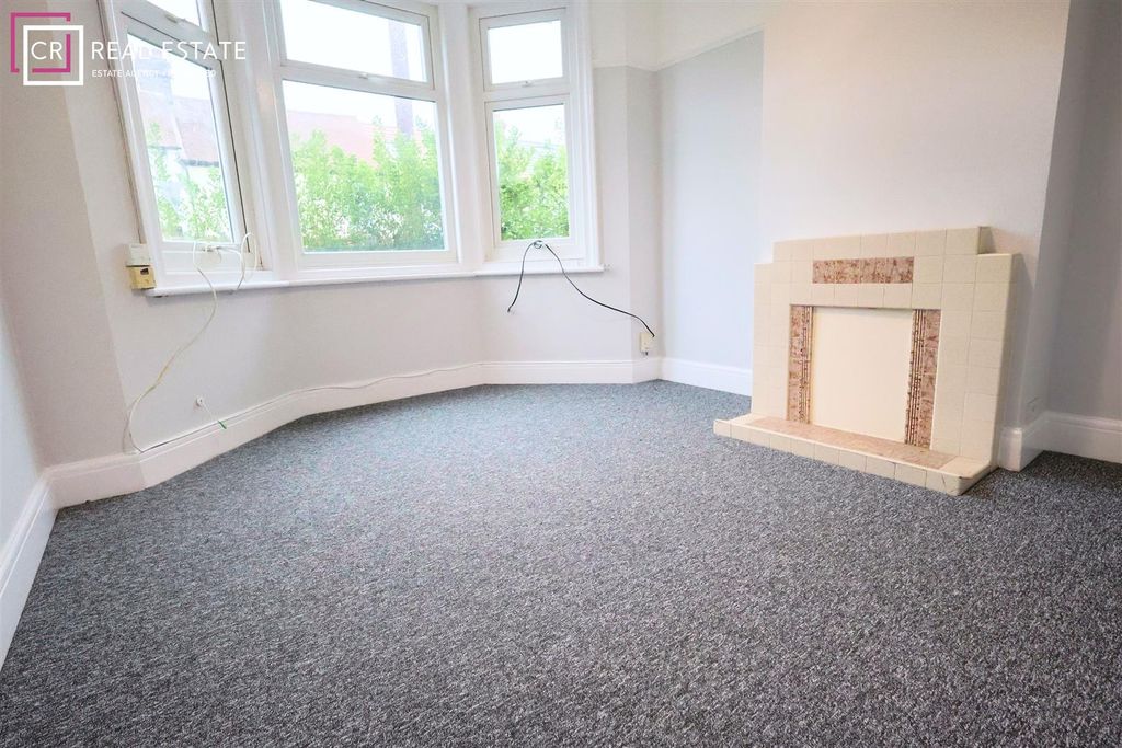 Property photo 2 of 9 Lounge