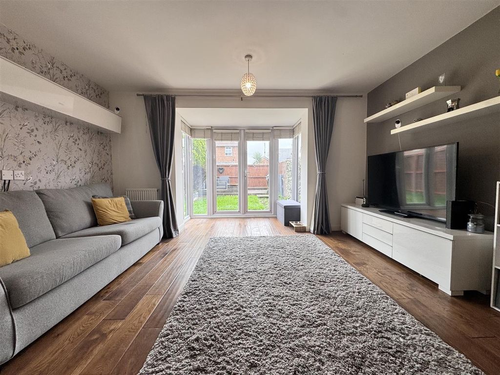 Property photo 2 of 13 Lounge