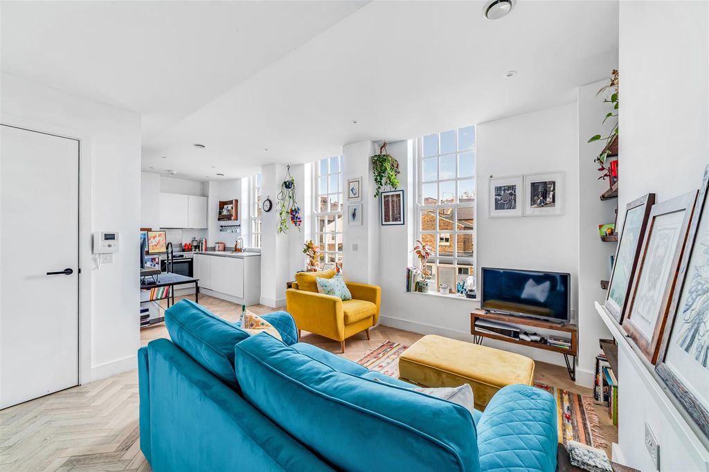 Property photo 1 of 12 6 Alexandra House-3.Jpg