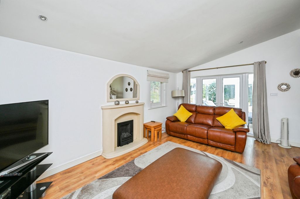 Property photo 3 of 35