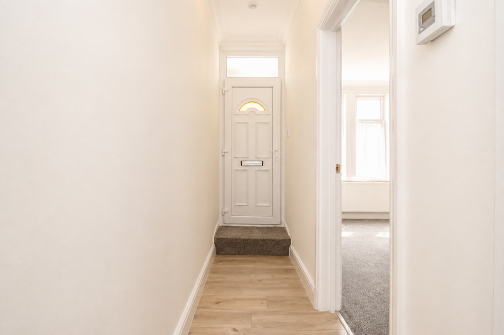 Property photo 2 of 18 Hallway
