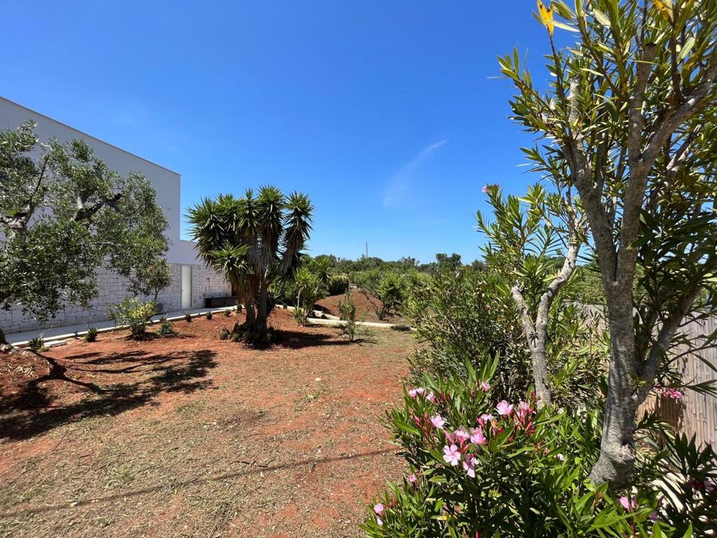 Property photo 3 of 125