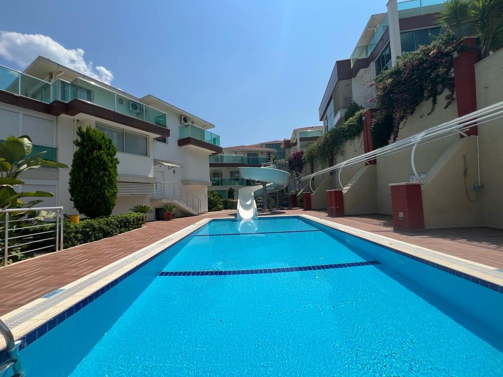 Property photo 3 of 26 Penthouse In Kargicak, Alanya For Sale - Second Communal Pool