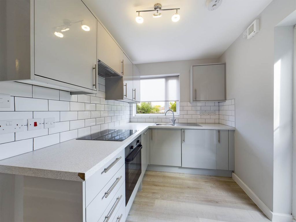 Property photo 1 of 12 Kitchen (2)
