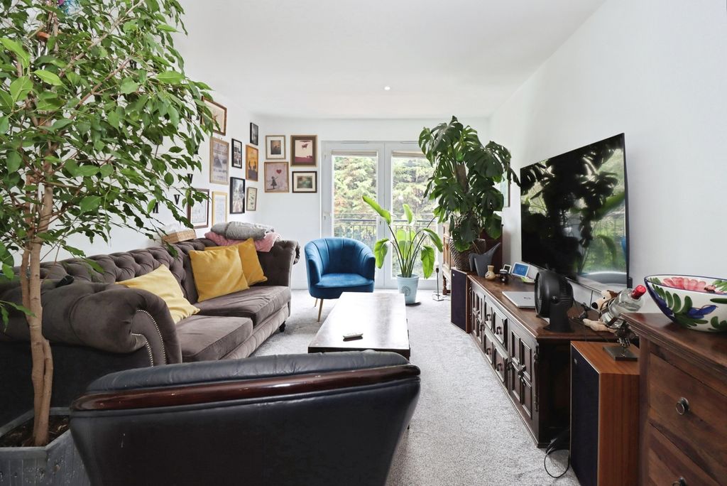 Property photo 3 of 15 Pbox-Img.Jpg