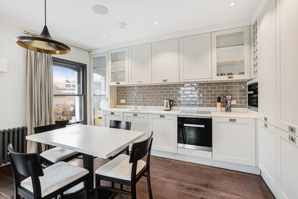 Property photo 3 of 10 Kitchen / Dining