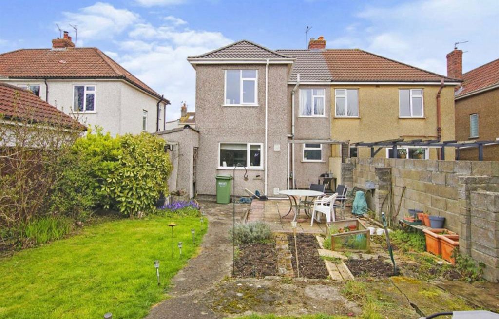 Property photo 2 of 8 A Spacious And Well-Maintained Garden Perfect For ...