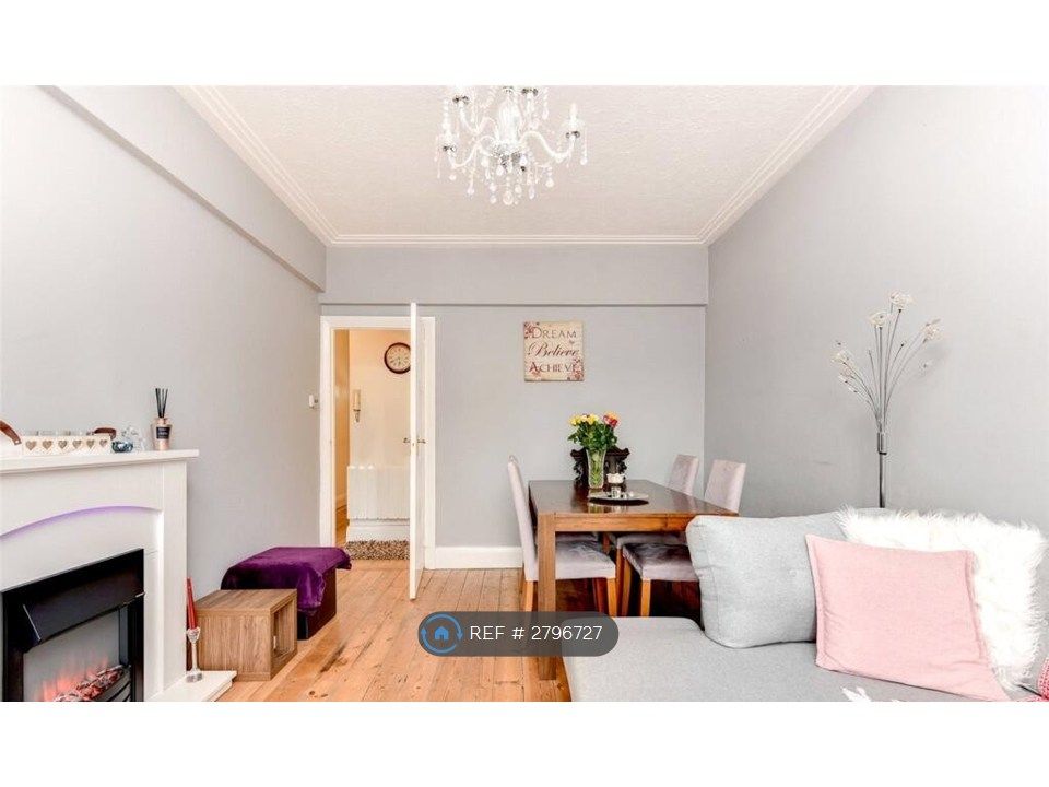 Property photo 1 of 14 Sitting Room