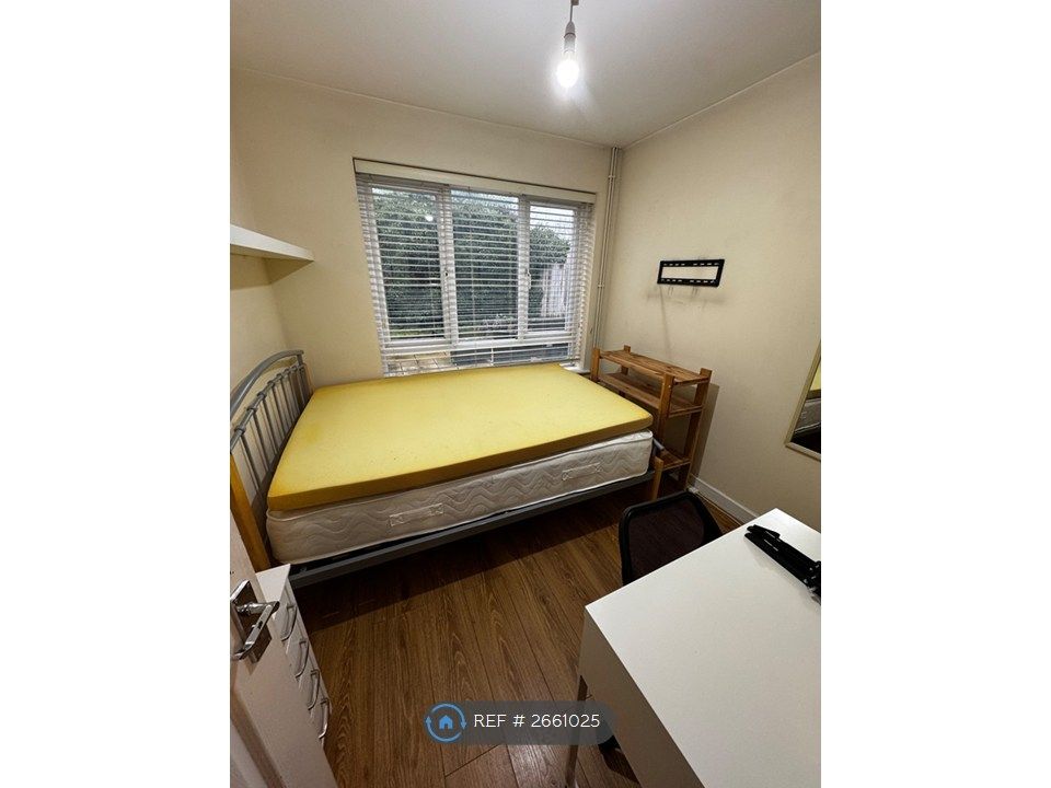 Property photo 3 of 8 Room 1 Bed