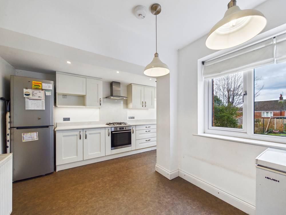 Property photo 2 of 17 Kitchen