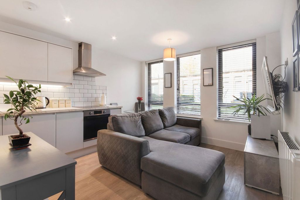 Property photo 2 of 9