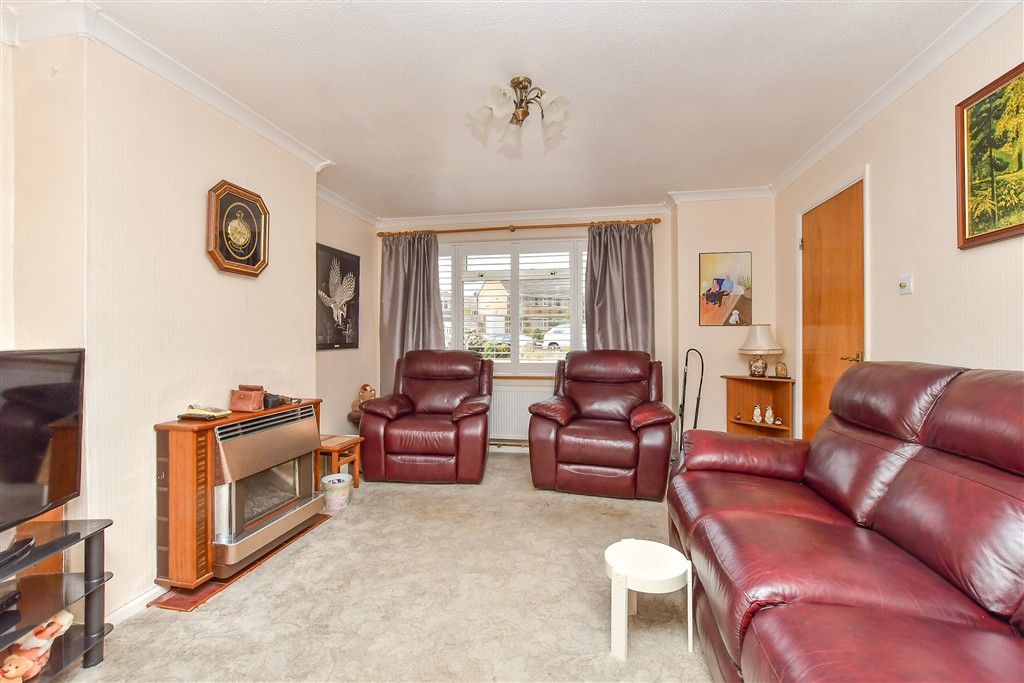 Property photo 3 of 12 Lounge