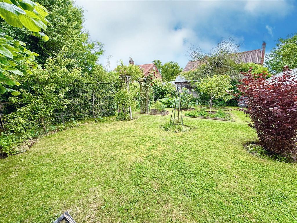 Property photo 3 of 32 Garden